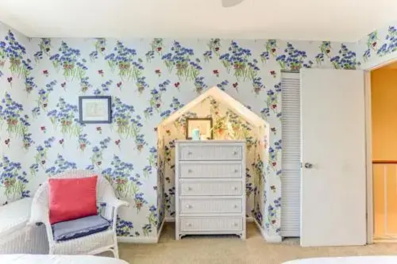 Oceanside Townhouse with Ocean View and Access to the Deck by RedAwning