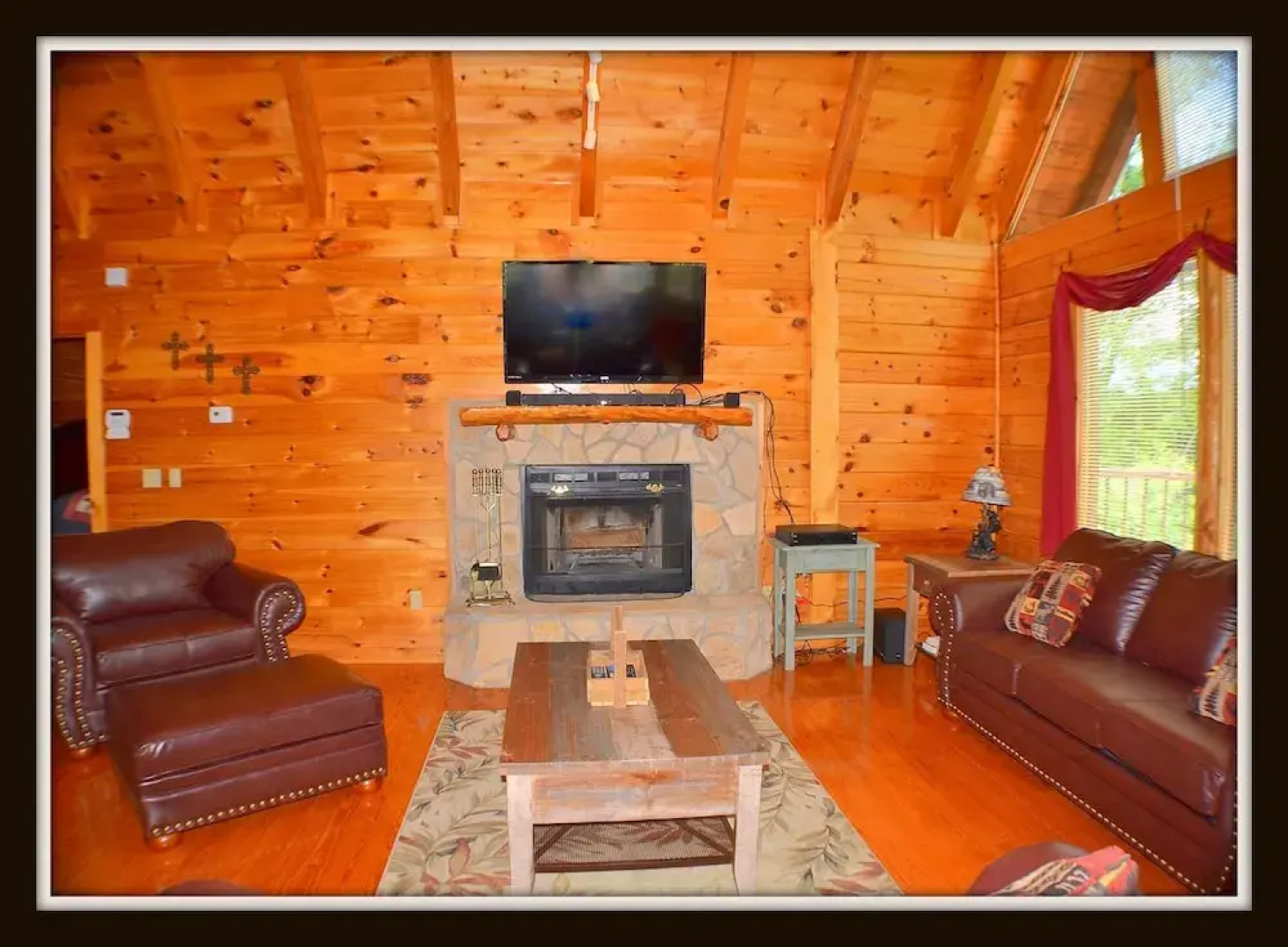 Steele Away 3 Bedroom Cabin by RedAwning