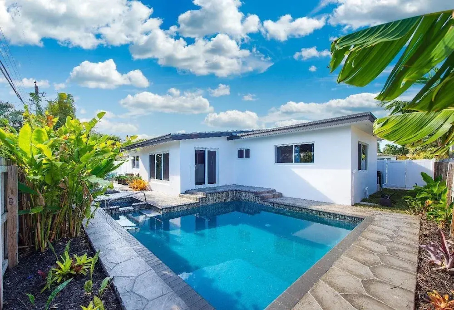 Affinity Oasis - Heated Private Pool, Beach, Cafes 1 Mile Away