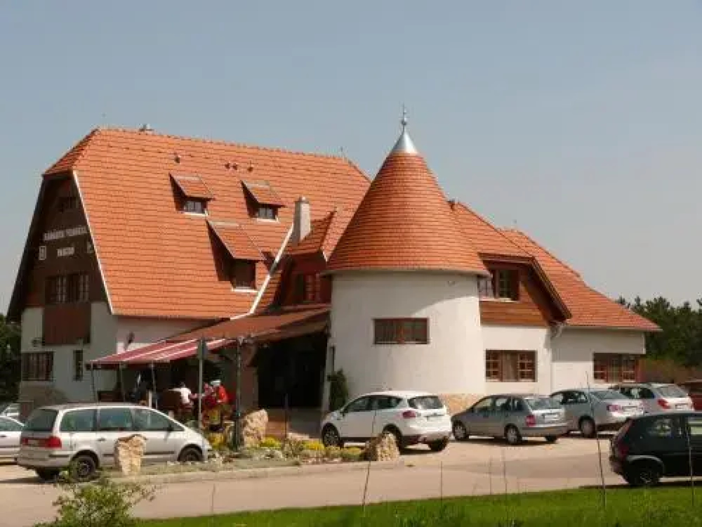 Kádárta Vendéglő Panzió