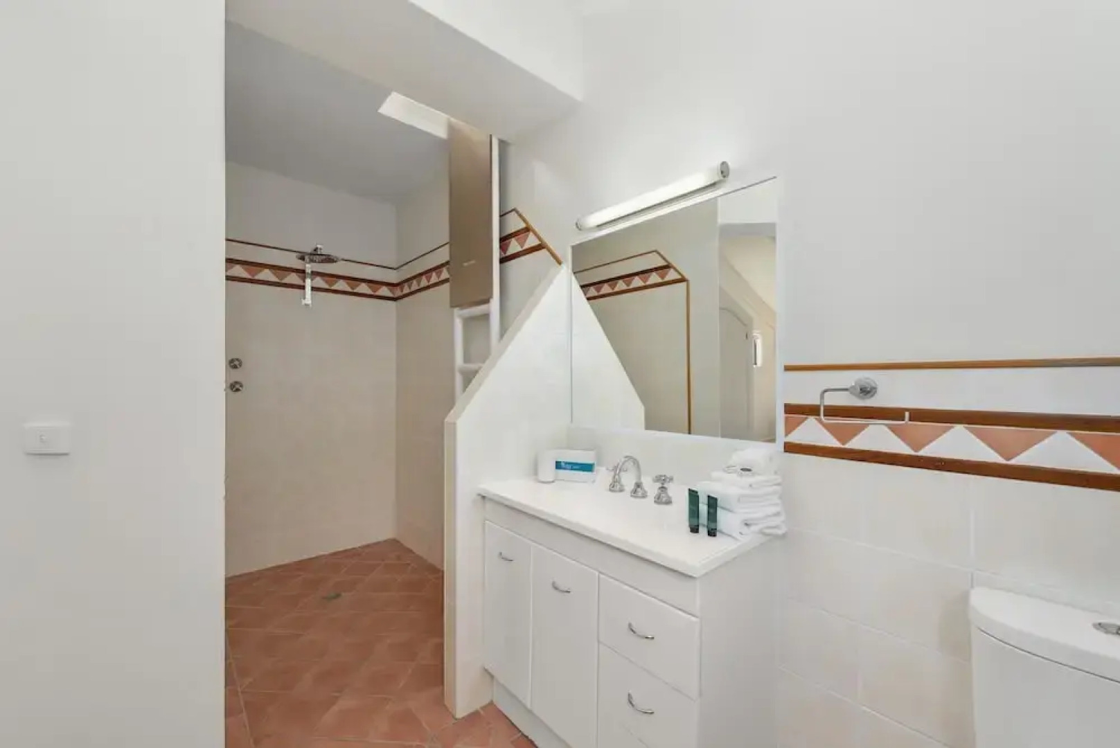 Emerald Seas Beach House - Ocean views