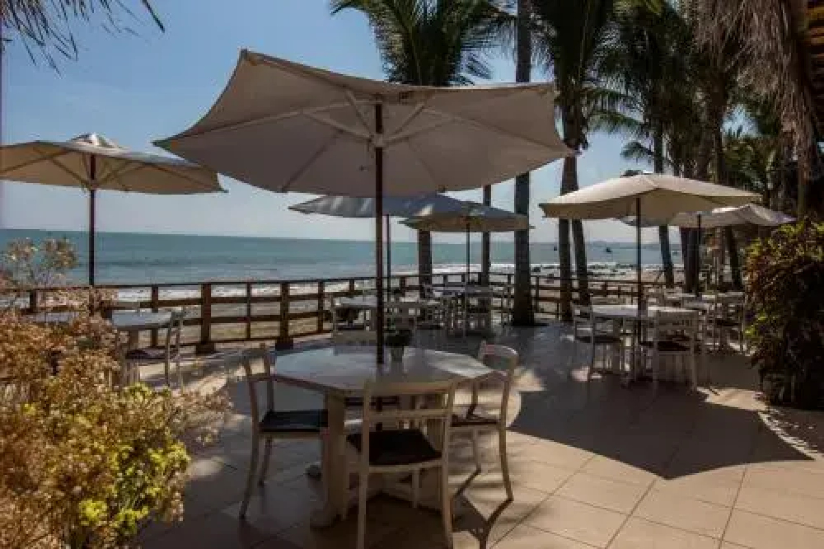 Casa de Playa Bungalows & Restaurant