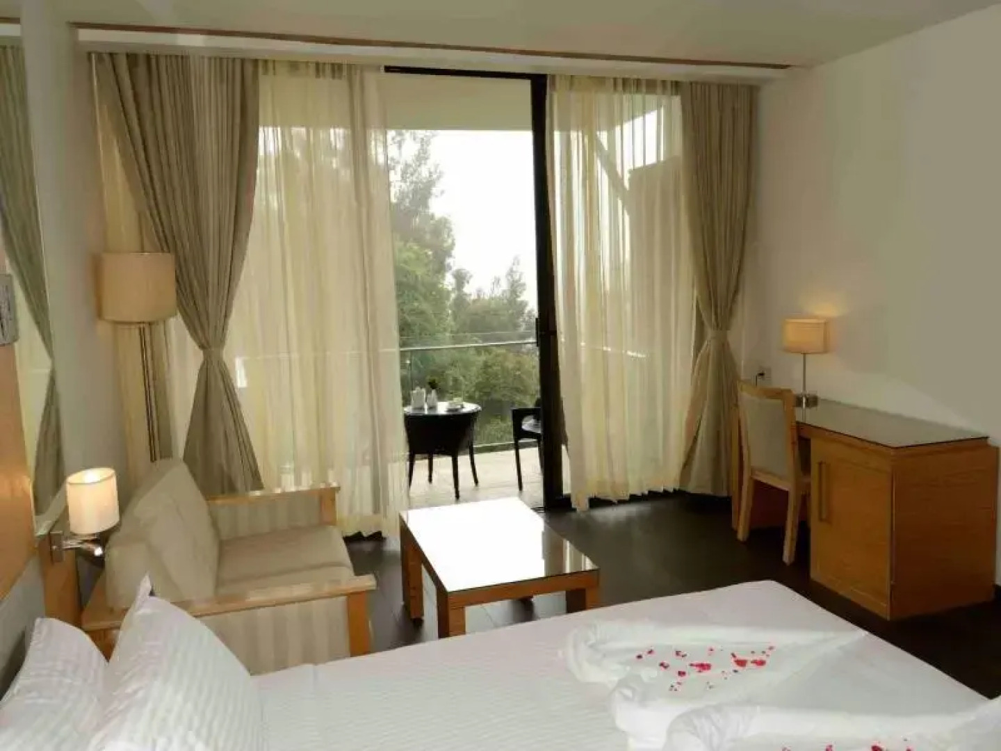 OYO Premium Upper Lake Road