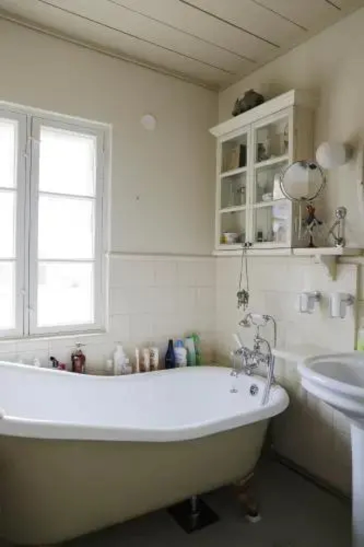 1800s Townhouse