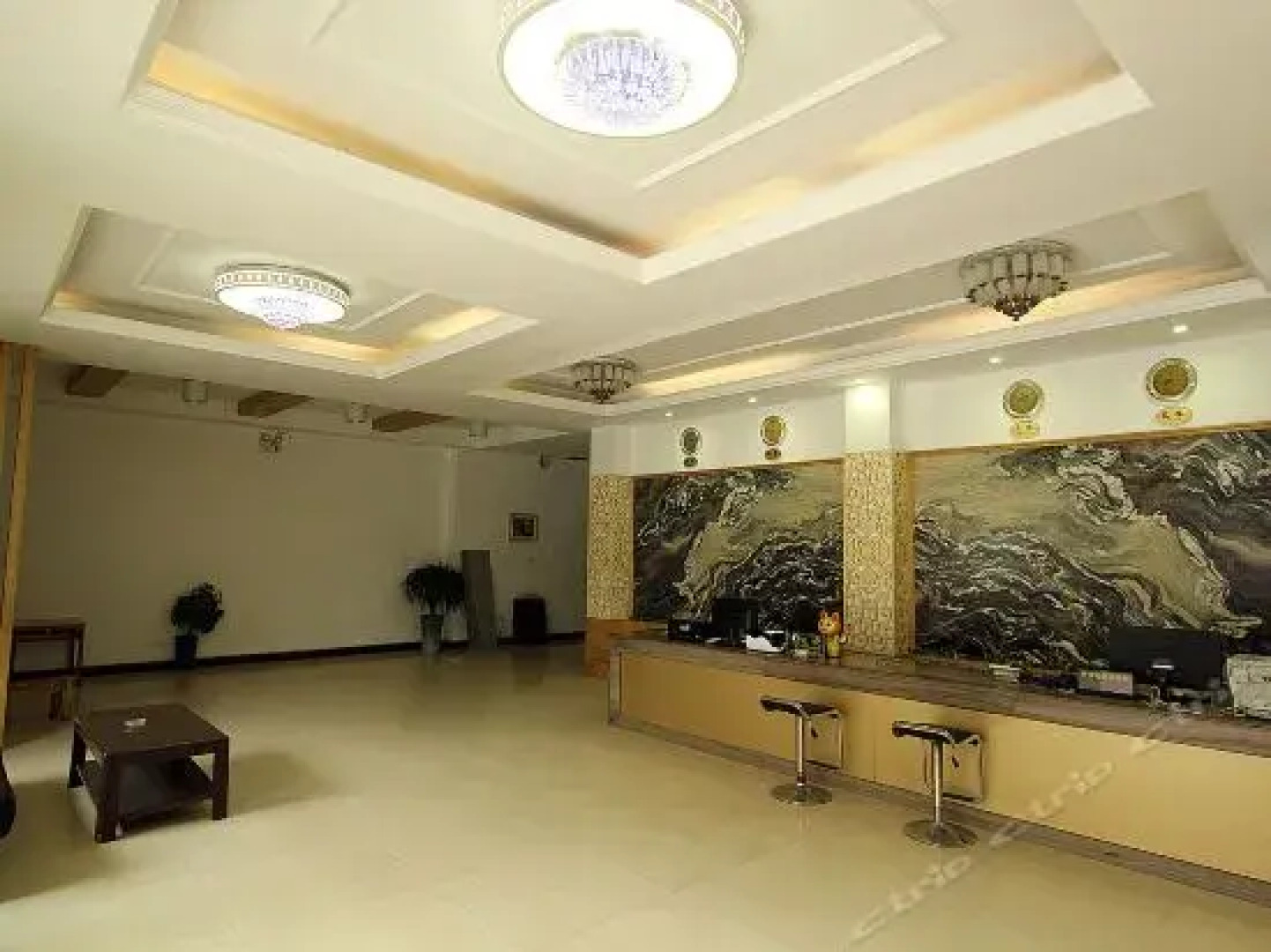 Penglai Business Hotel