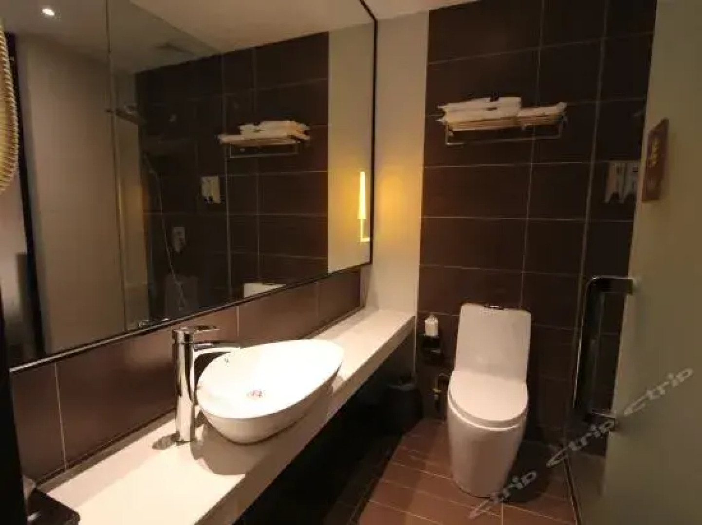 IU Hotel Maoming Xin Yi Zhong Xing Sixth Road Branch