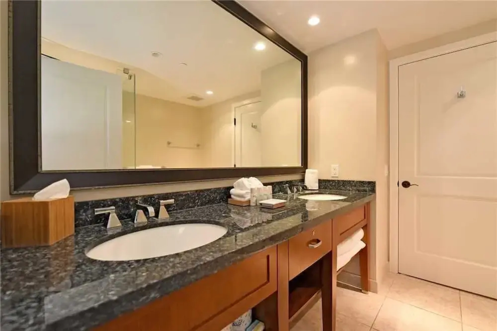 Honua Kai-Konea #539 - 2 Br condo by RedAwning