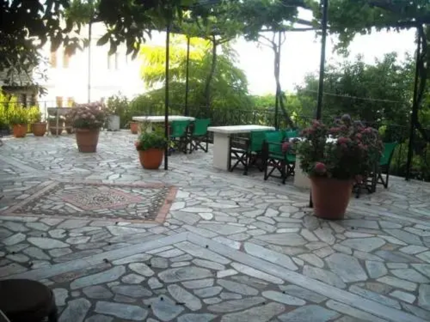 Paradeisos Rooms