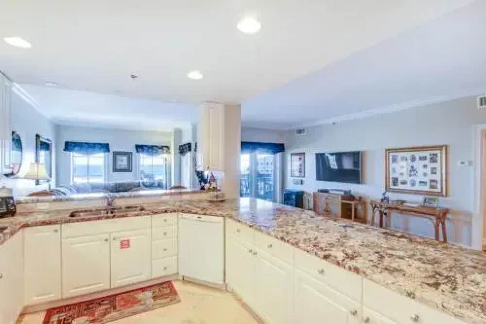 Deluxe Condo at the heart of Main Beach by RedAwning