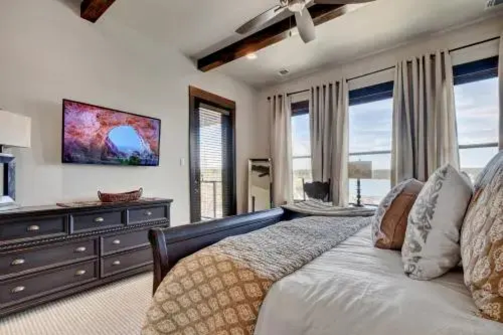 Amenities Grace Lake Travis Villa by RedAwning