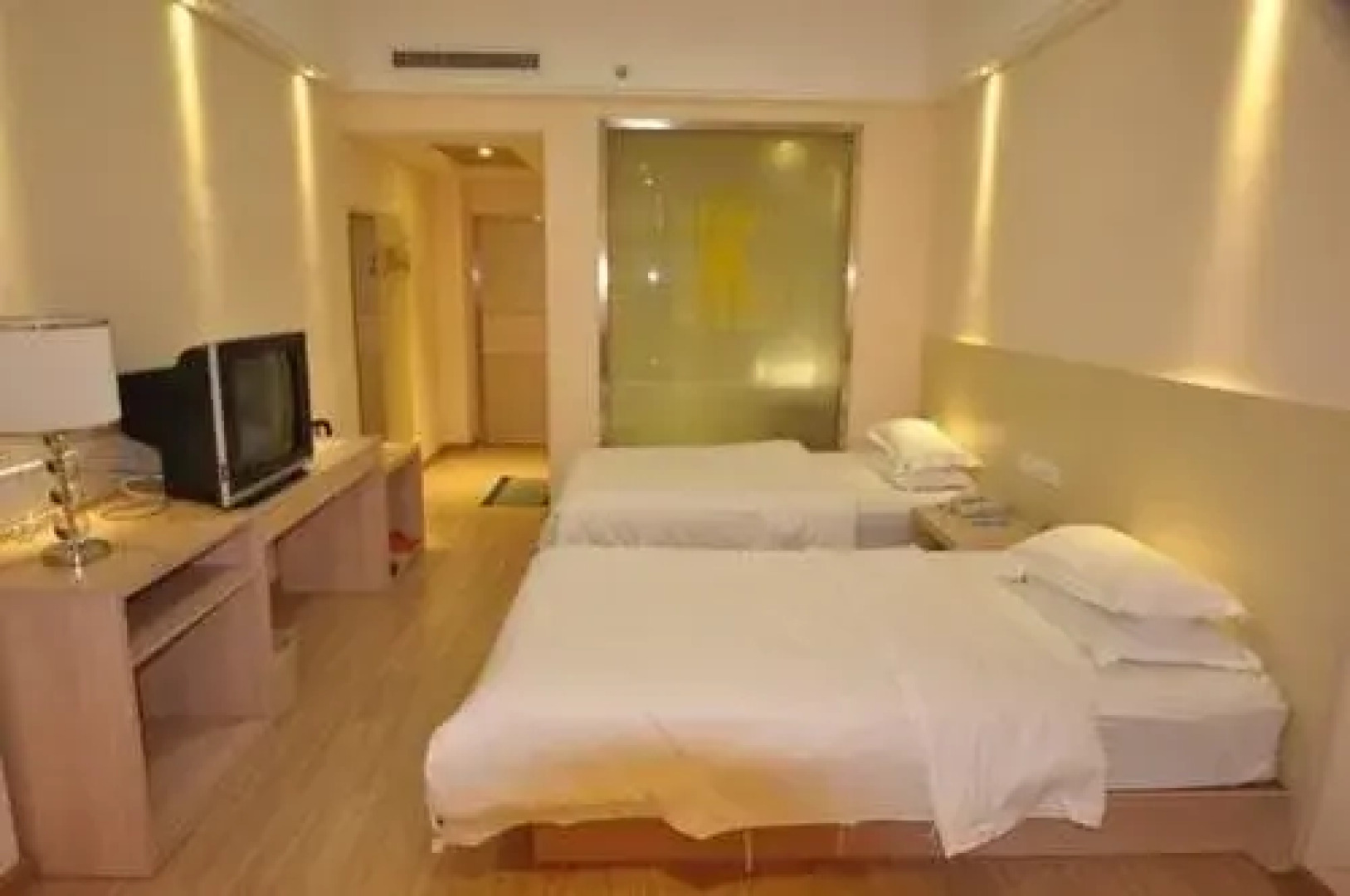 Super 8 Hotel Xuchang Qi Yi Lu Railway Station