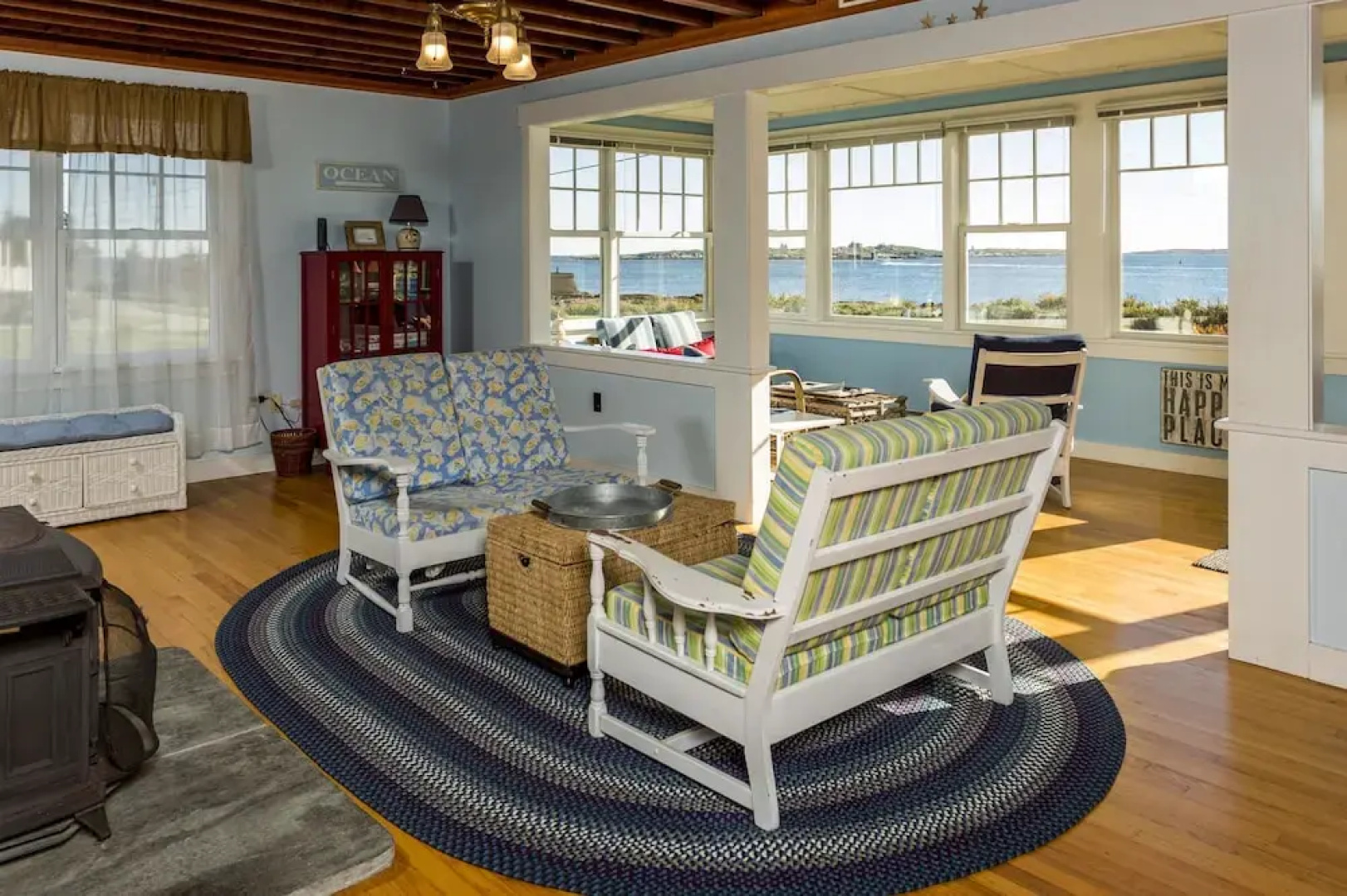Coastal Ocean Point House by RedAwning