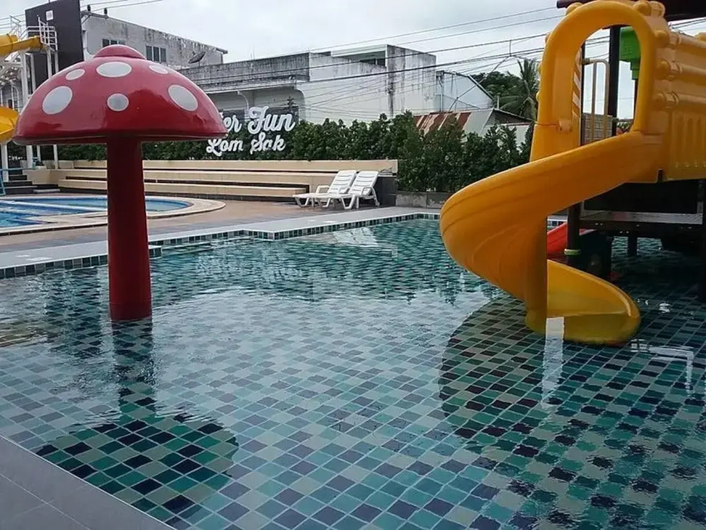 Lom Sak Nattirat Hotel