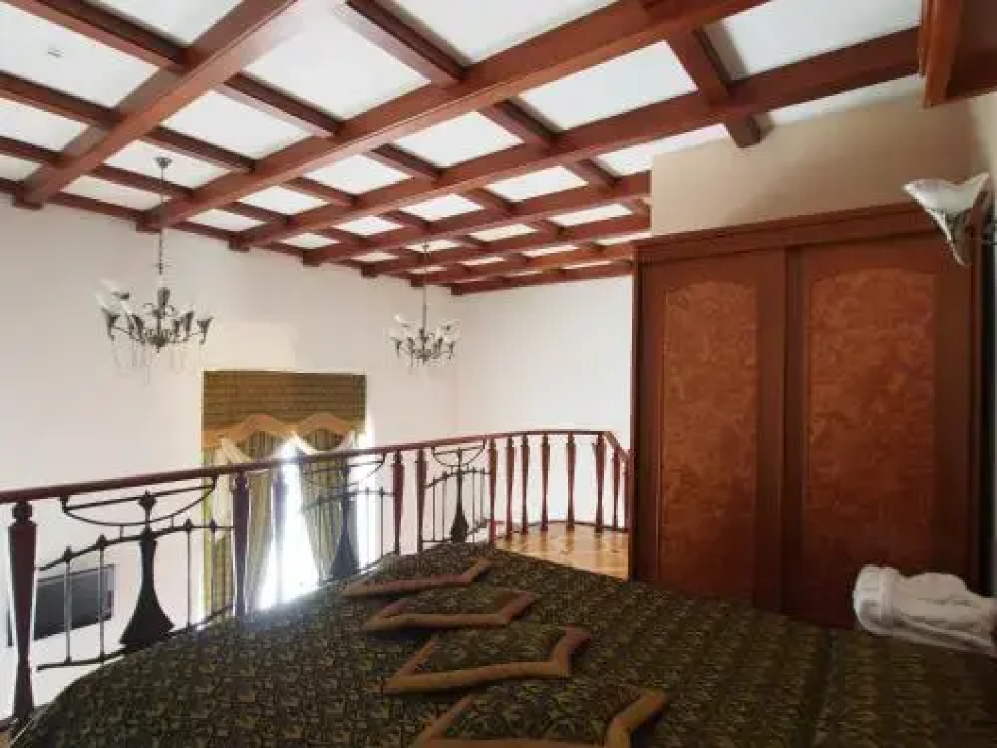 Mirskiy Castle