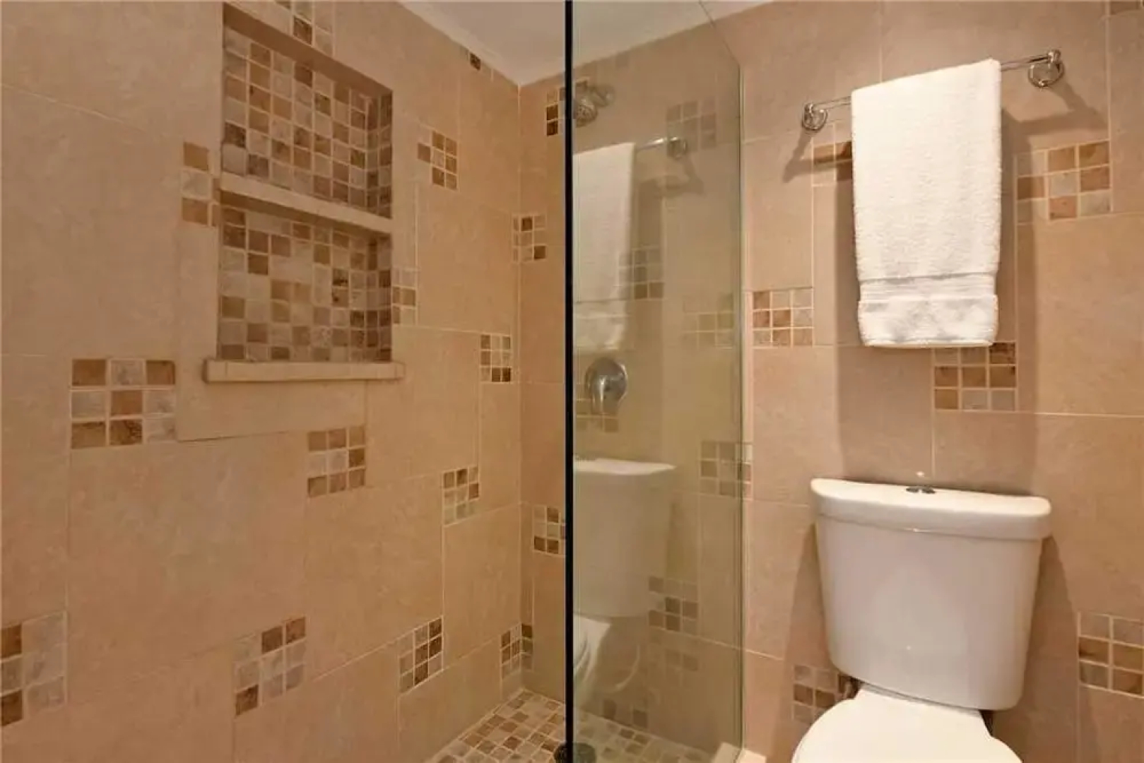 Valley Isle 809 by RedAwning