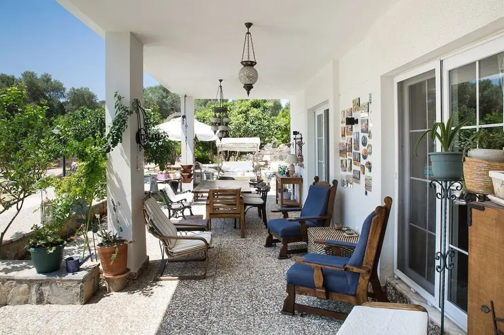 Important Group Villa Daisy