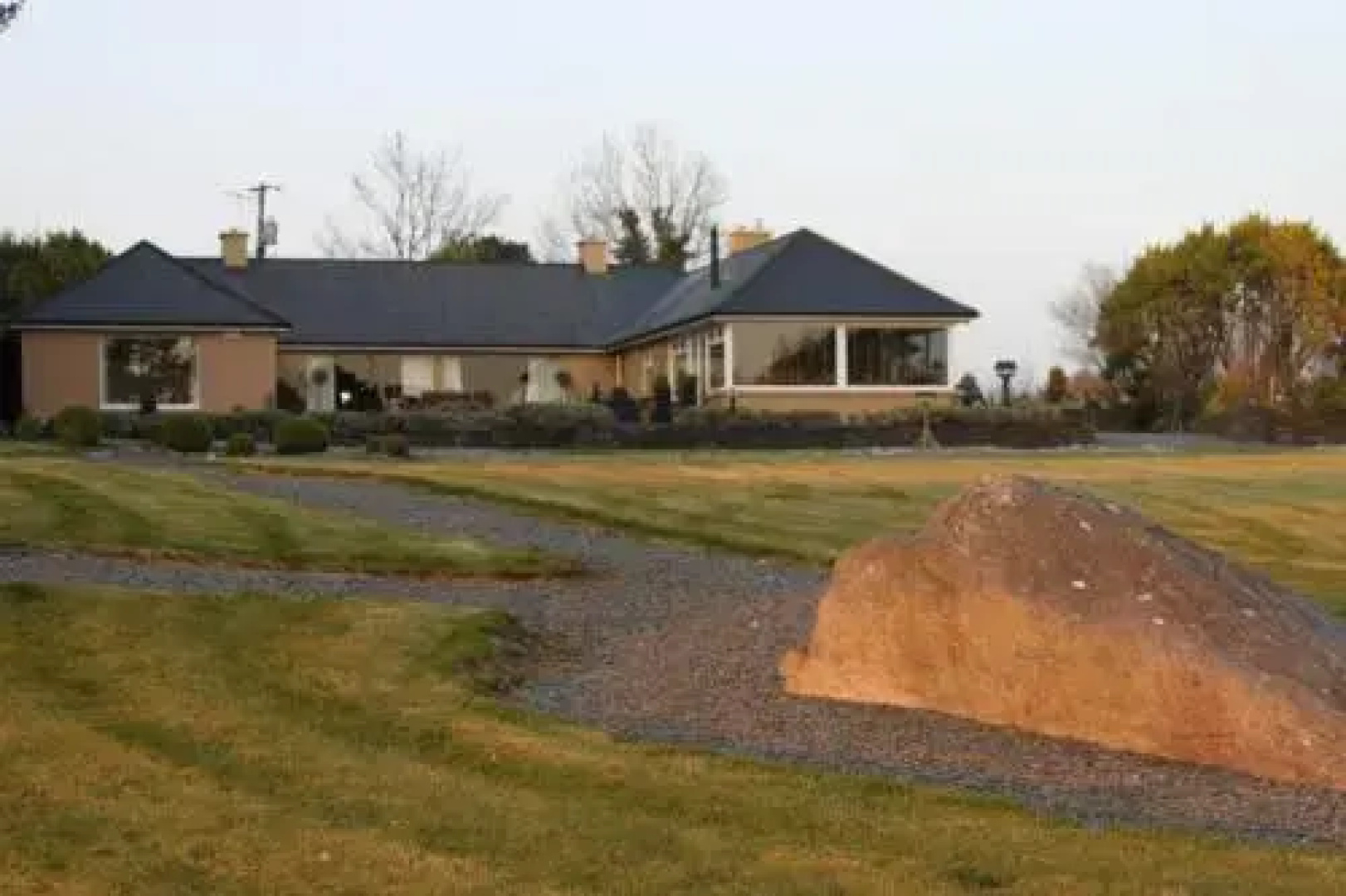 Lakeshore Lodge