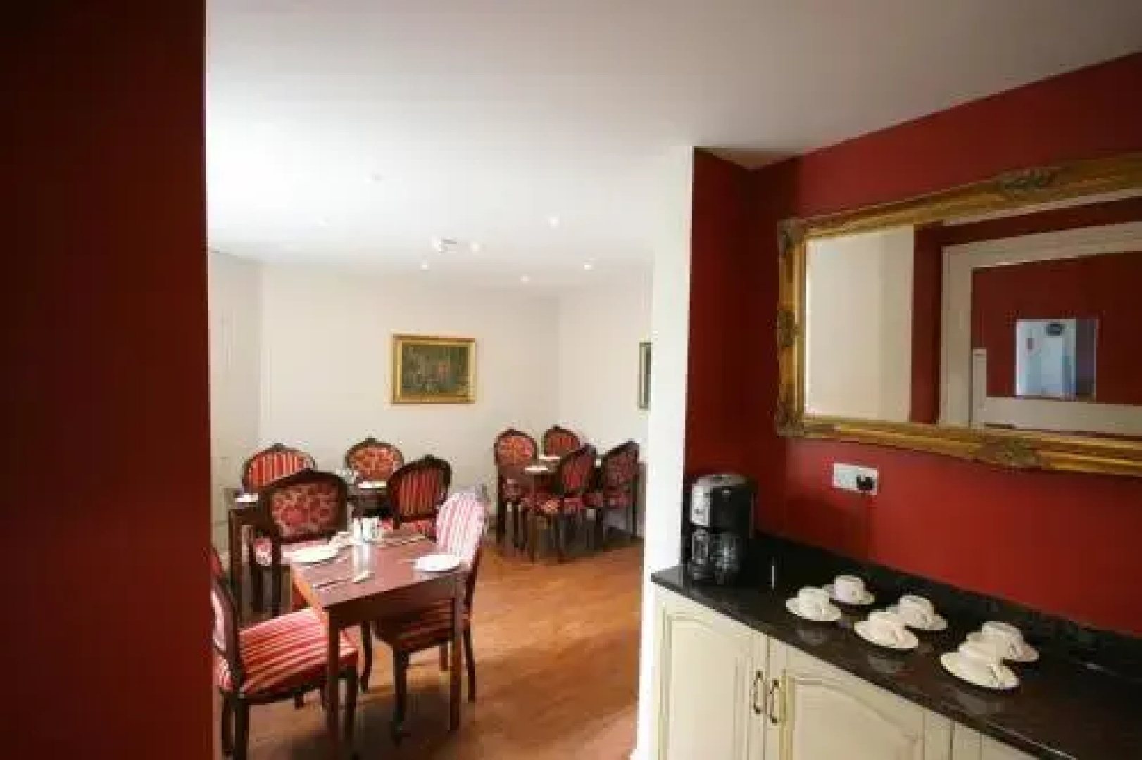 Highclere Hotel
