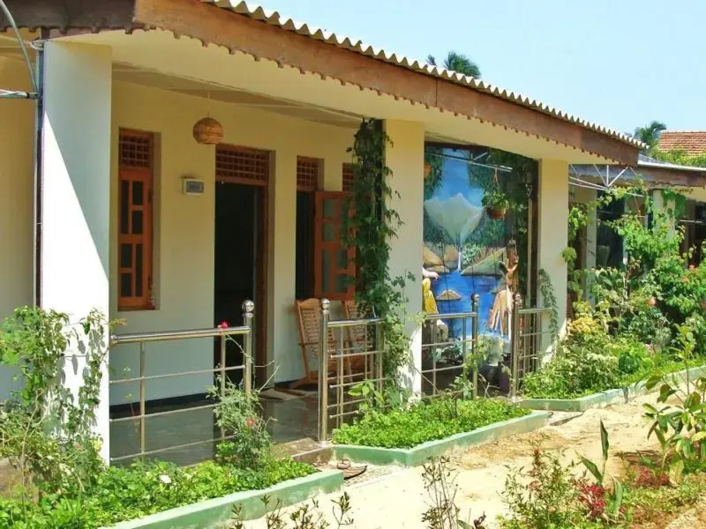 Arugambay Tourist Hotel Meenas