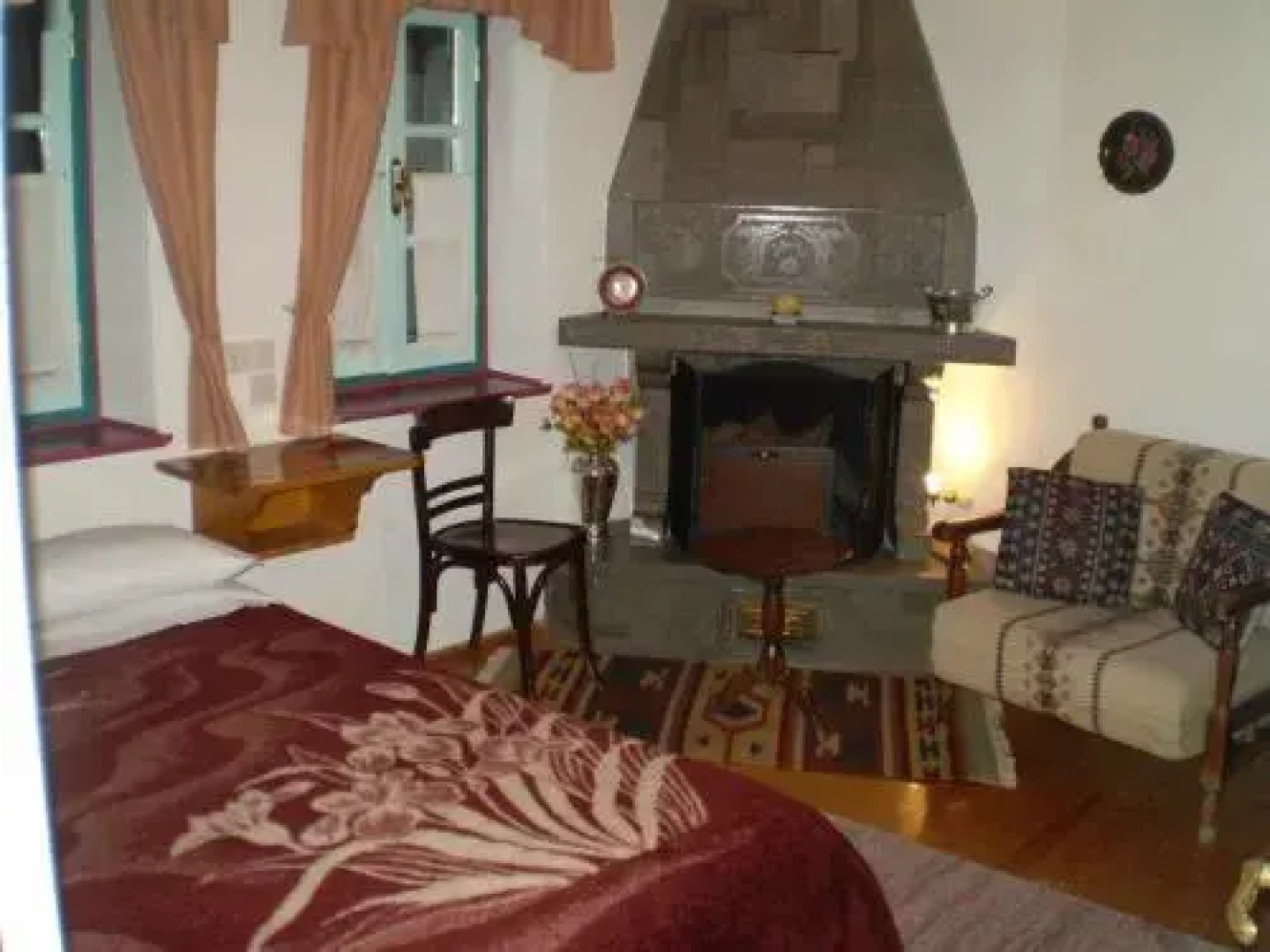 Lakis Rooms