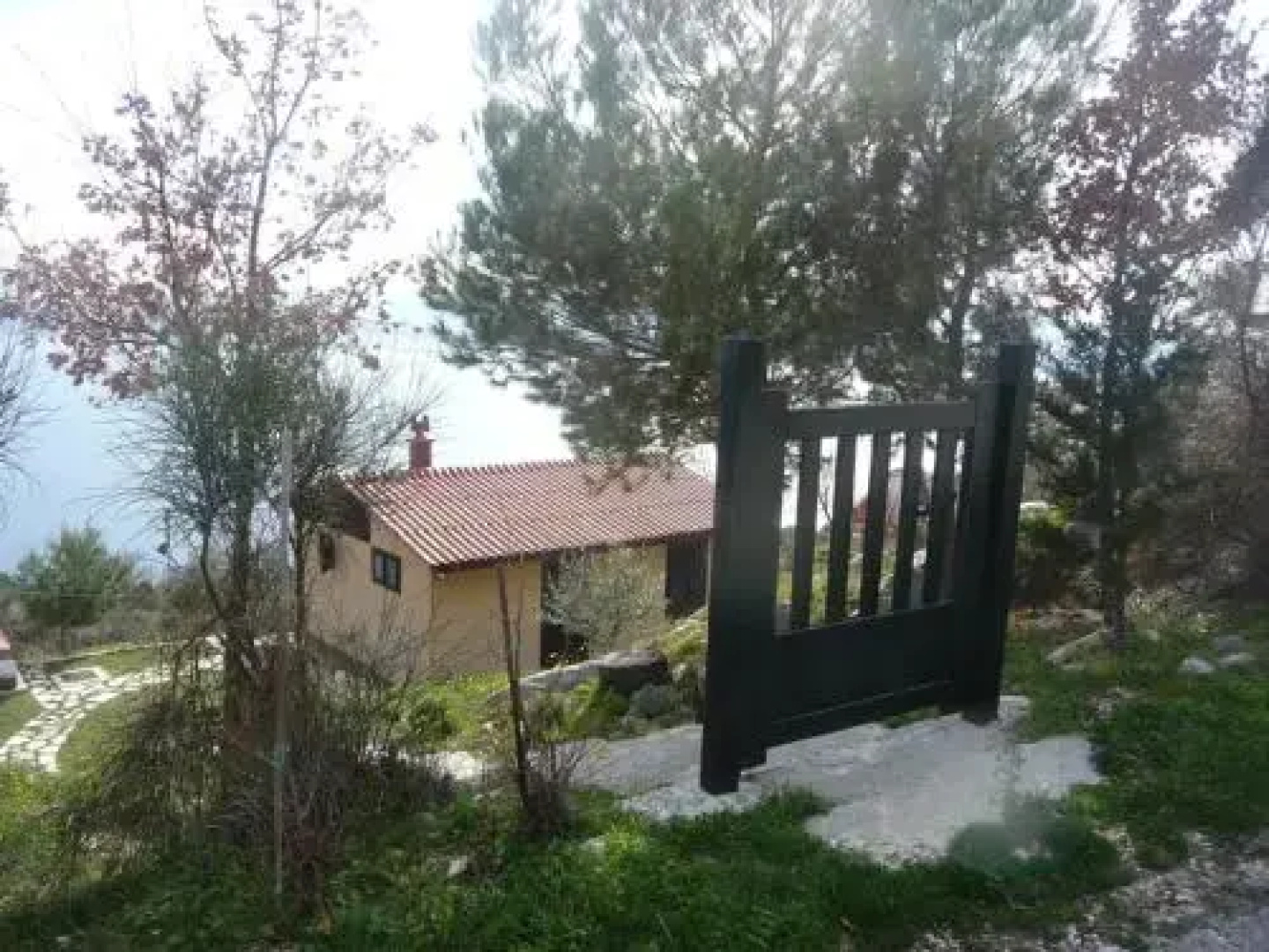 Charismatic Garden Cottage with Sea View
