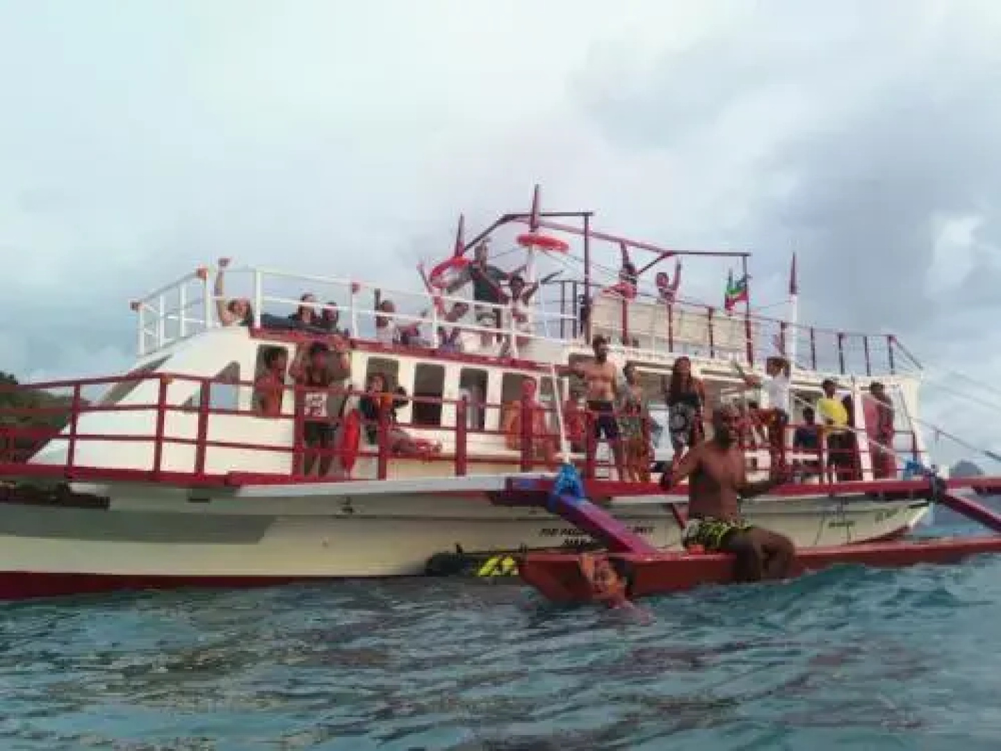 El Nido Party Boat Overnight Expeditions