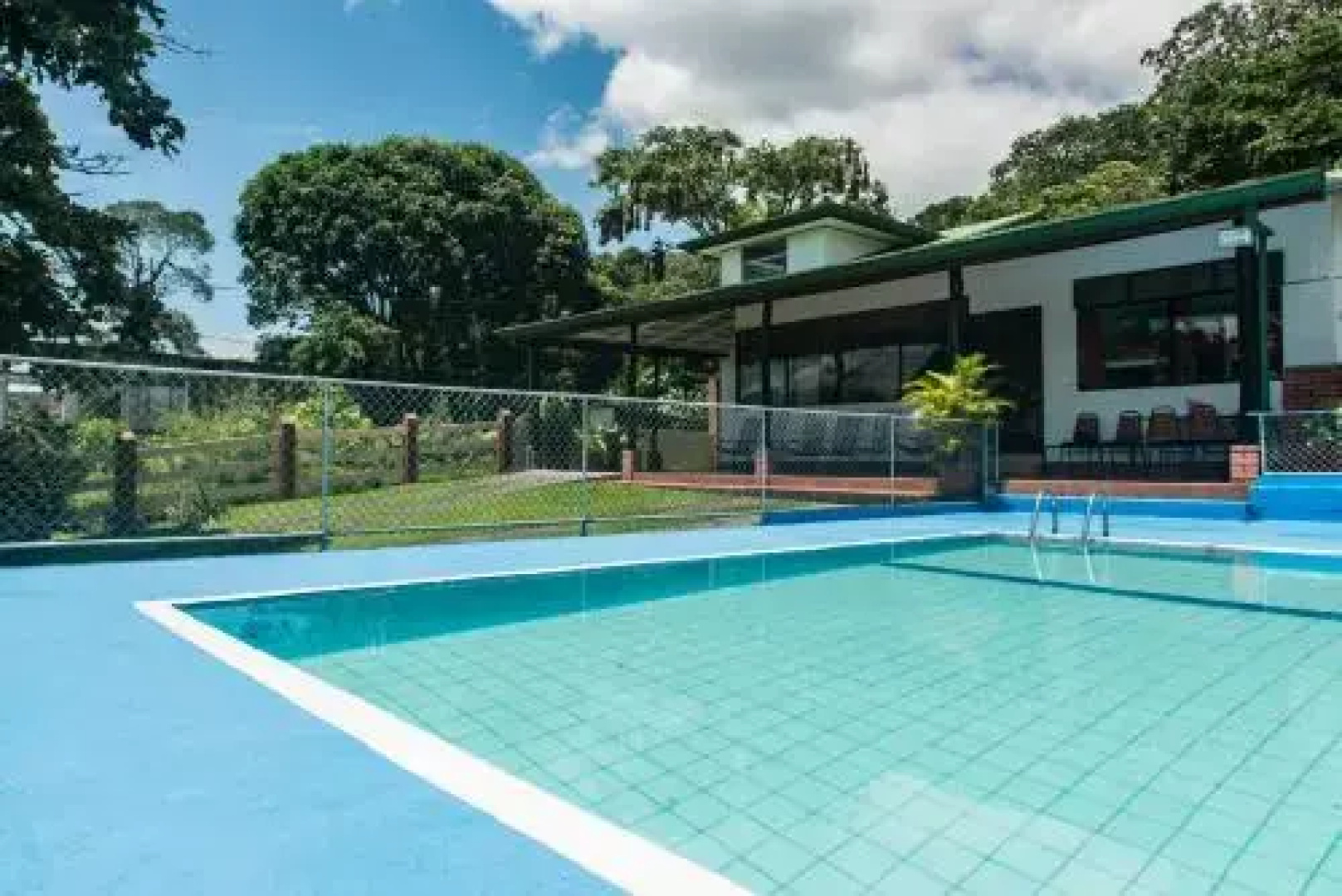 Henri's house Hotel