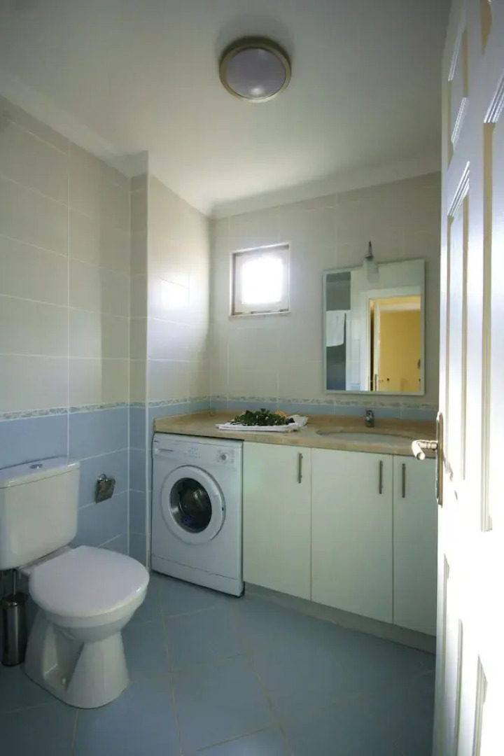 Important Group Turqouise Homes Beryl