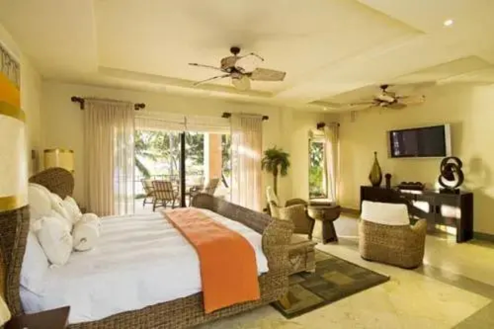 Spacious Luxury Beachfront Villa in Playa Flamingo