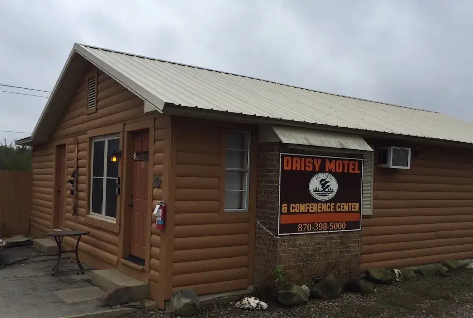 Daisy Motel