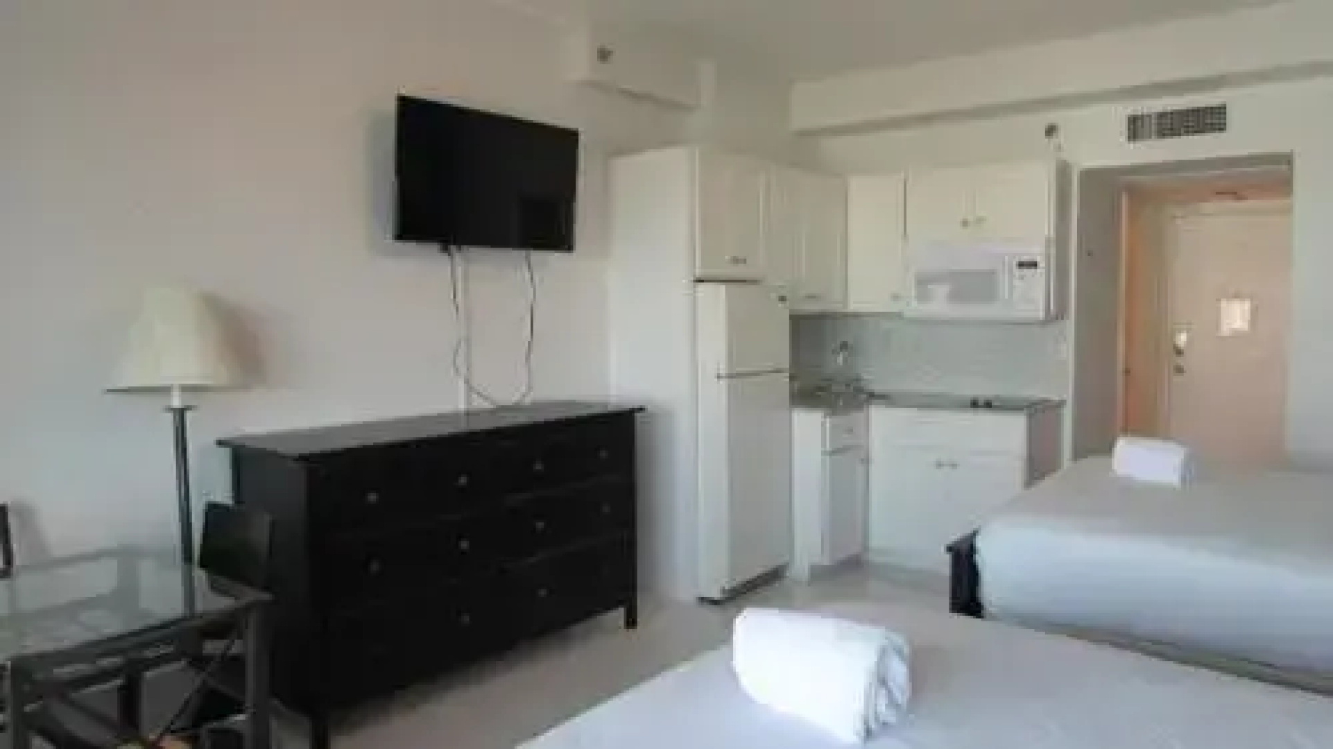 MiamiBeachFront + Pool + Parking 4