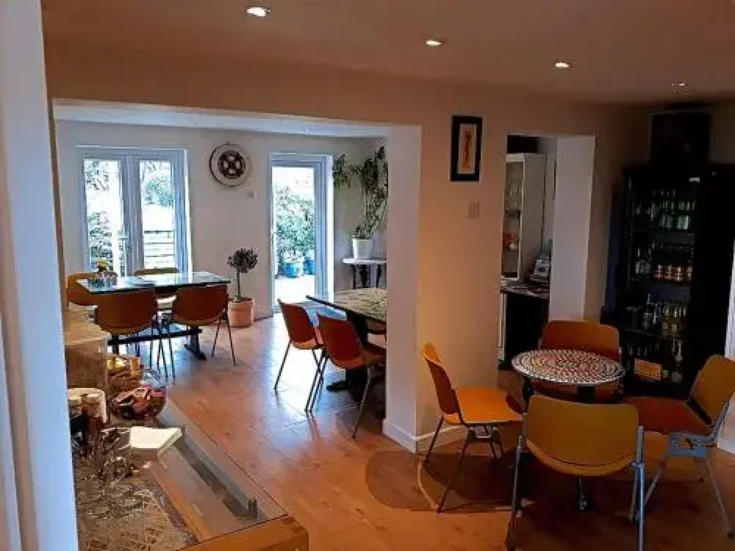 Crown House & Lodges B&B