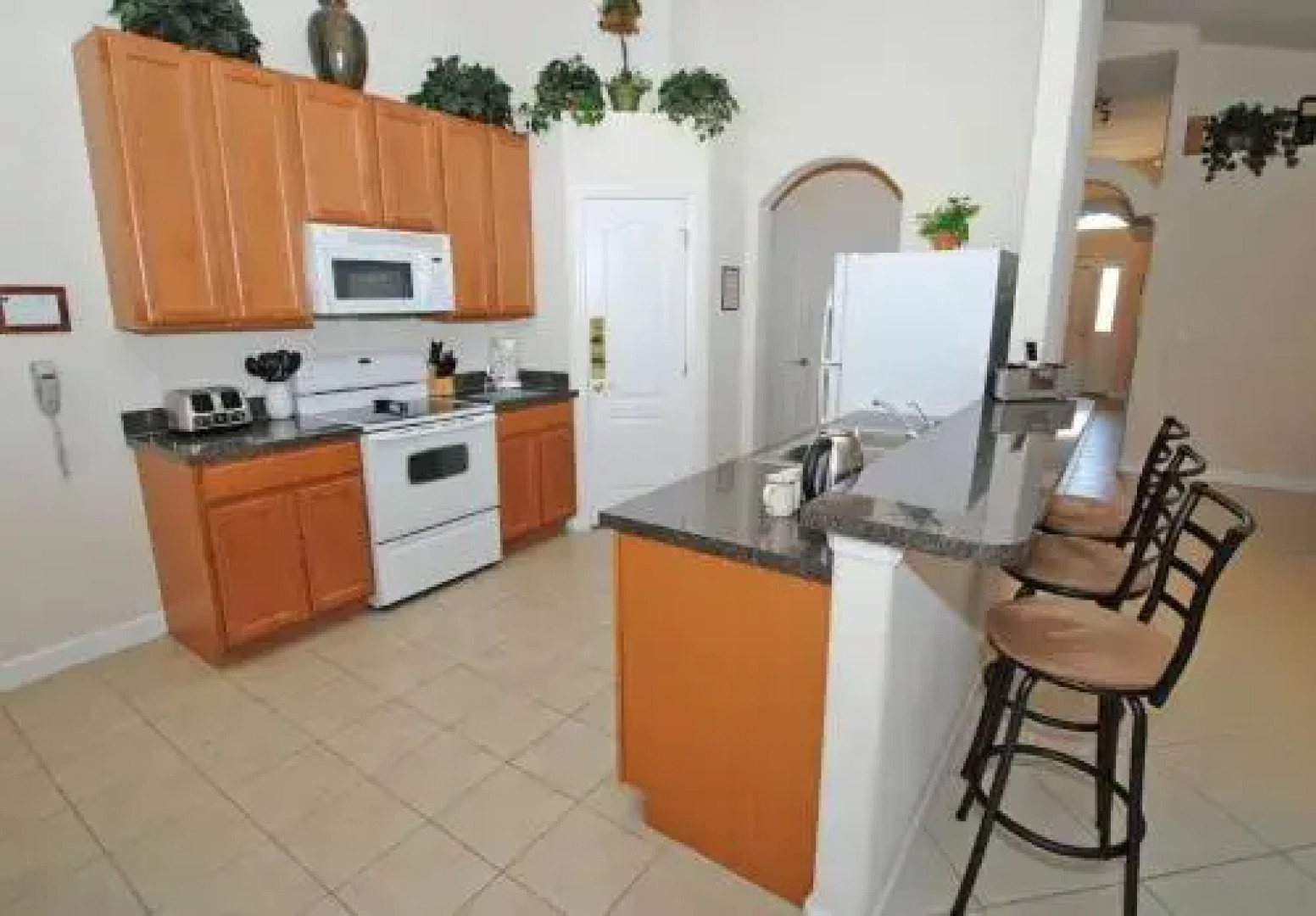 304OBC Hastings Boulevard 4 Br villa by RedAwning