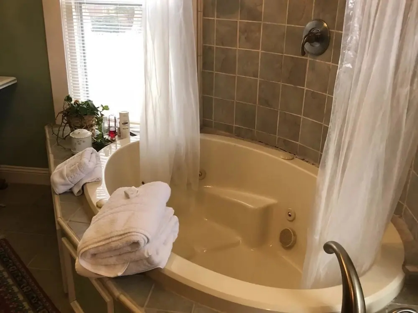 Hayes House Luxury Suites