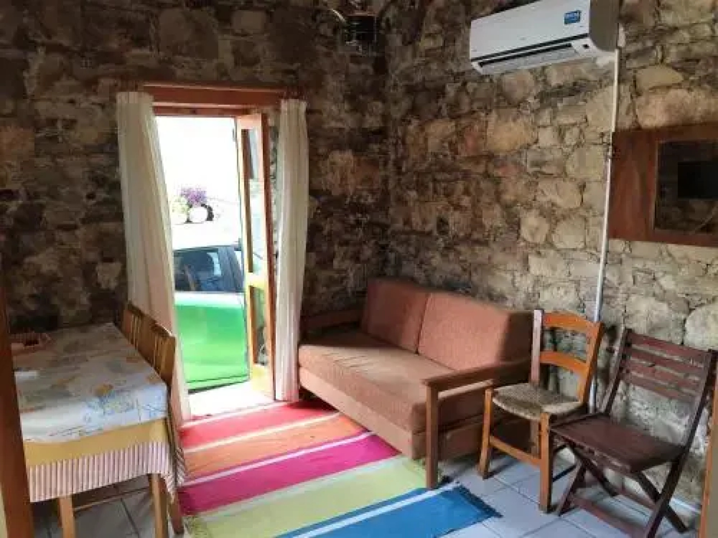 Iolandi House