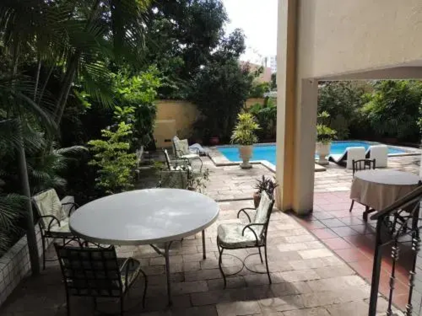 Chez Les Rois Bed and Breakfast