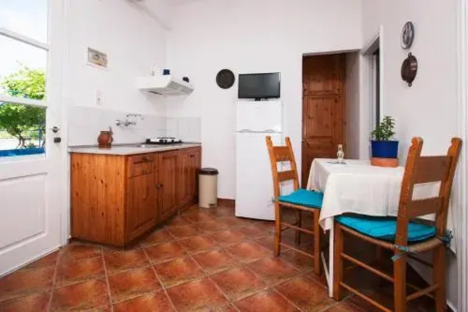 Anemomilos Studios & Apartments