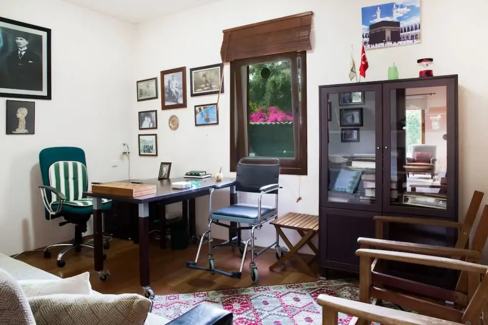 Important Group Villa Alaca