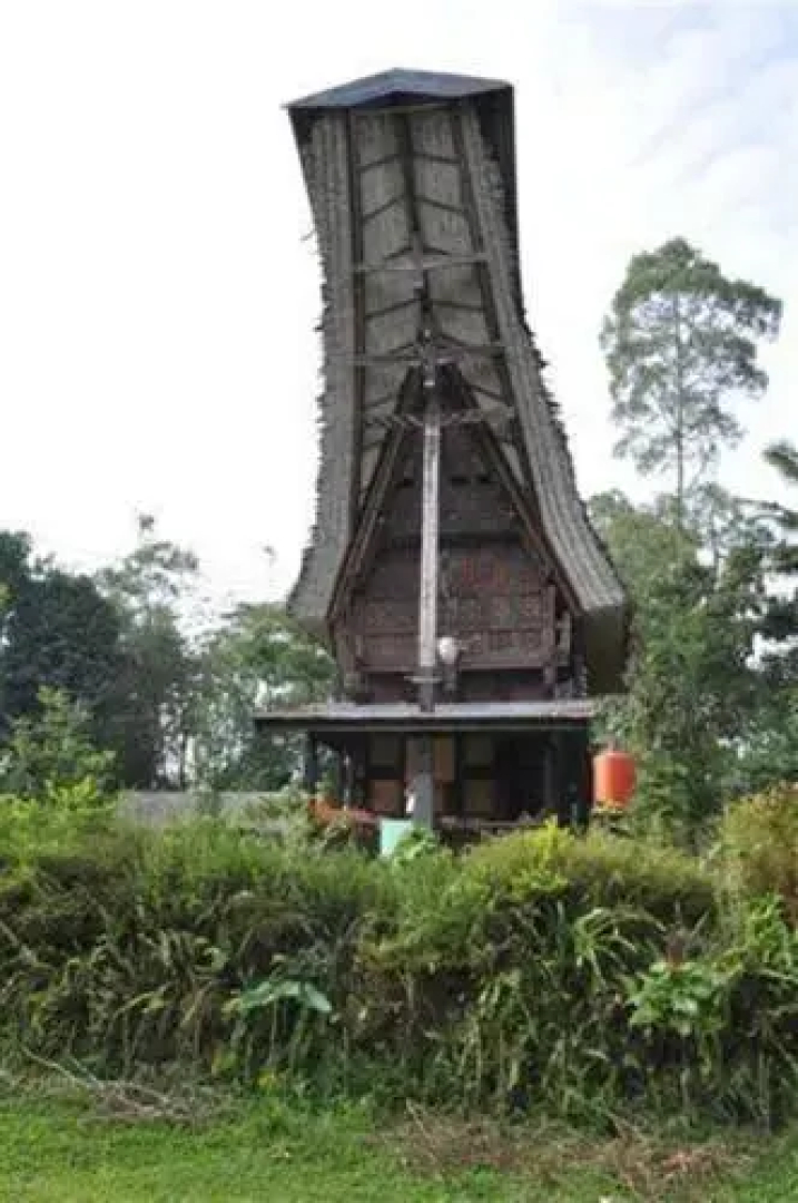 Tongkonan Layuk Lion