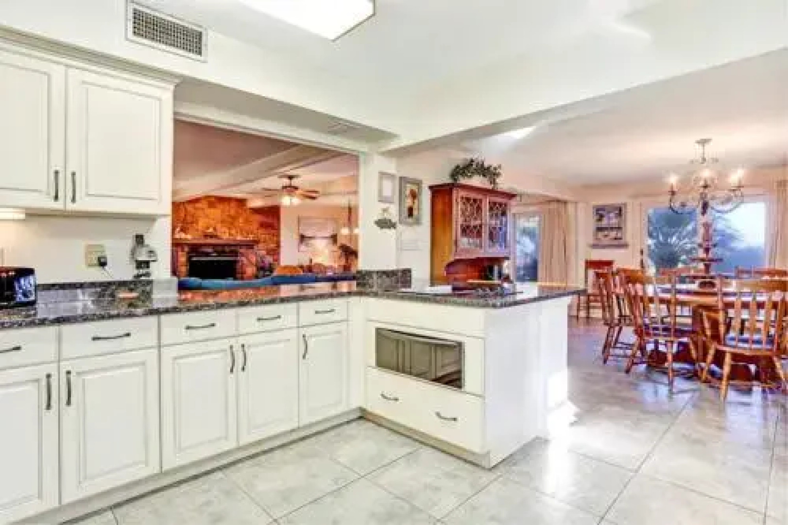 Dog Friendly Oceanfront Beach House by RedAwning