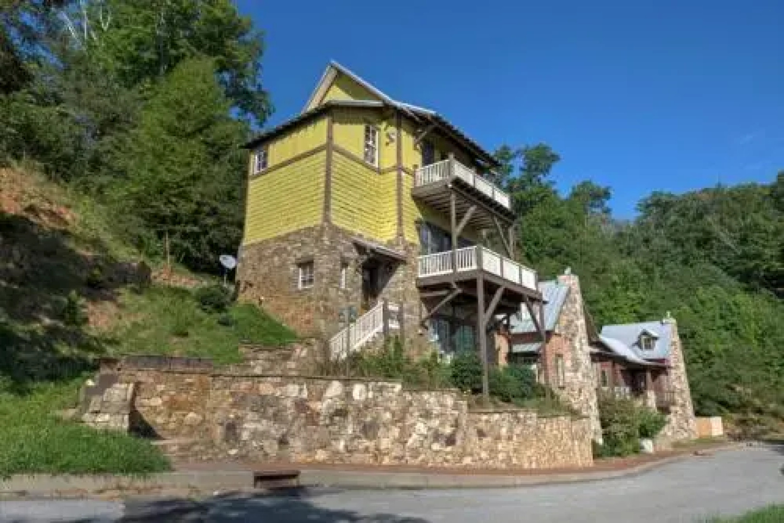 Emerald Sky - 3 Br Home