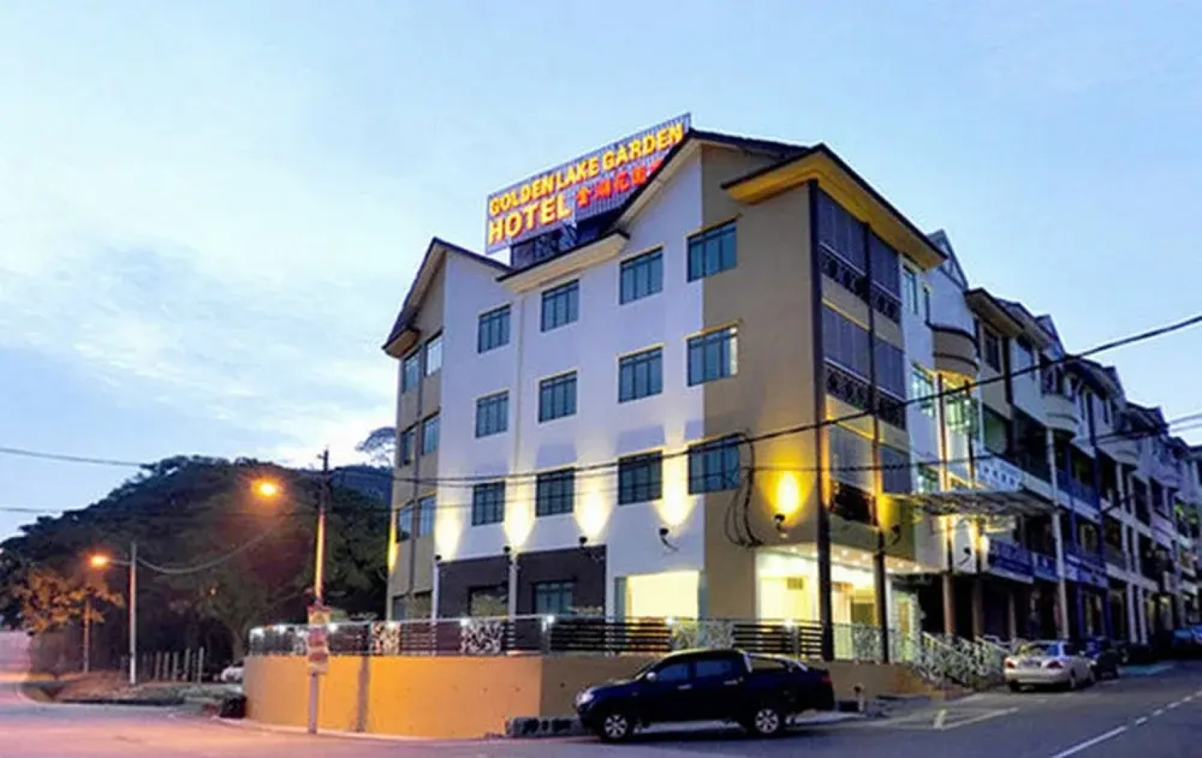 Golden Lake Garden Hotel