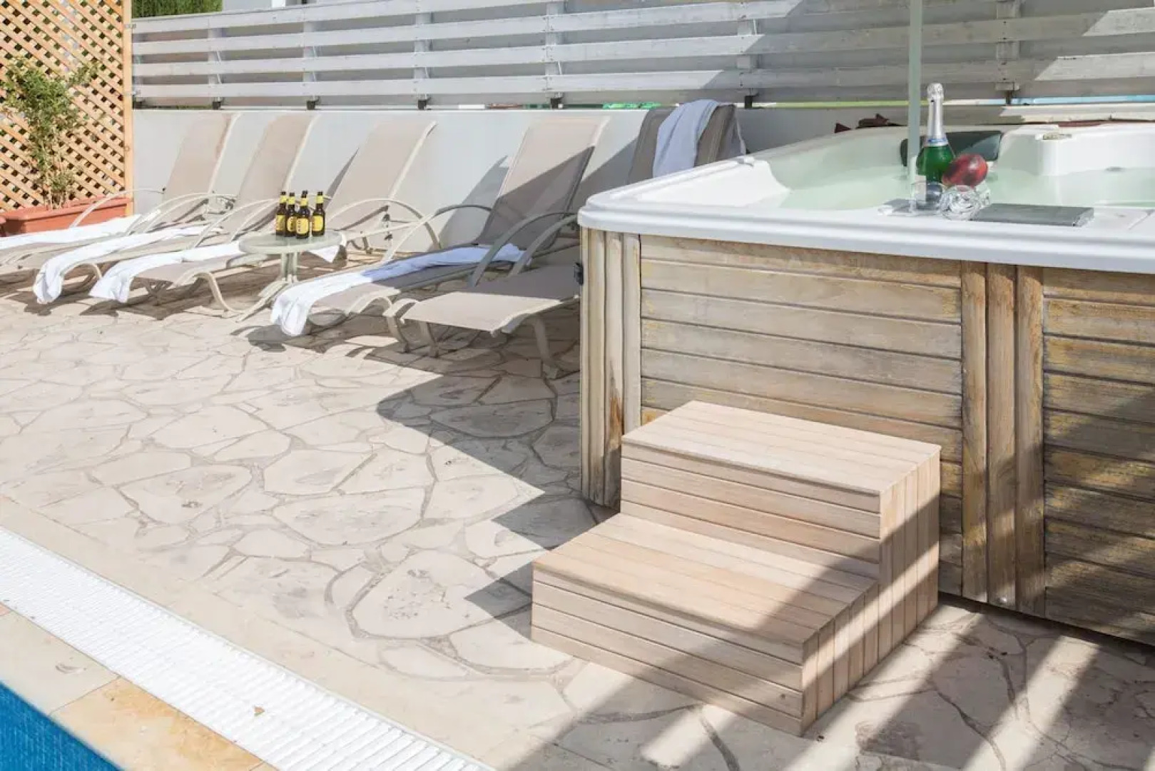 Cyprus Villa Palm 17 Gold