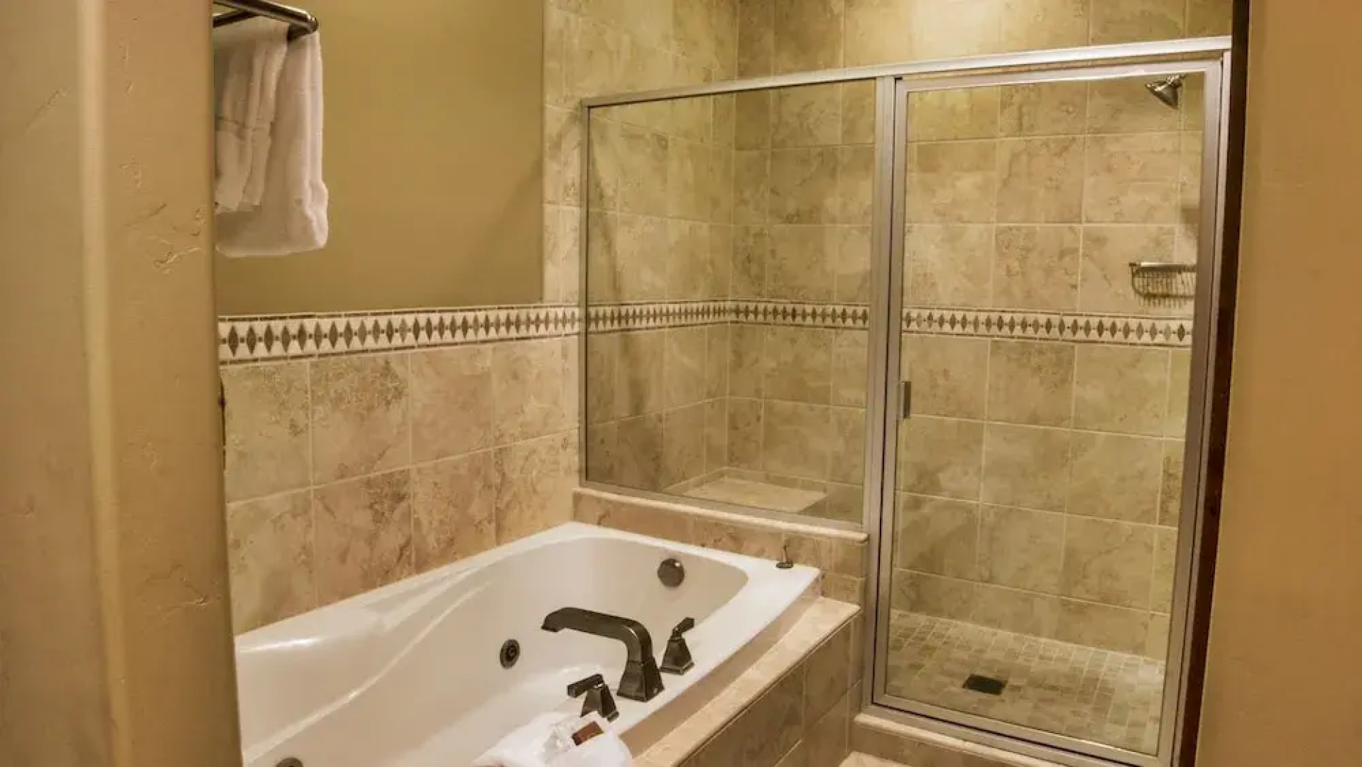 Livin' The Dream - LOM404 - 2 Br Condo