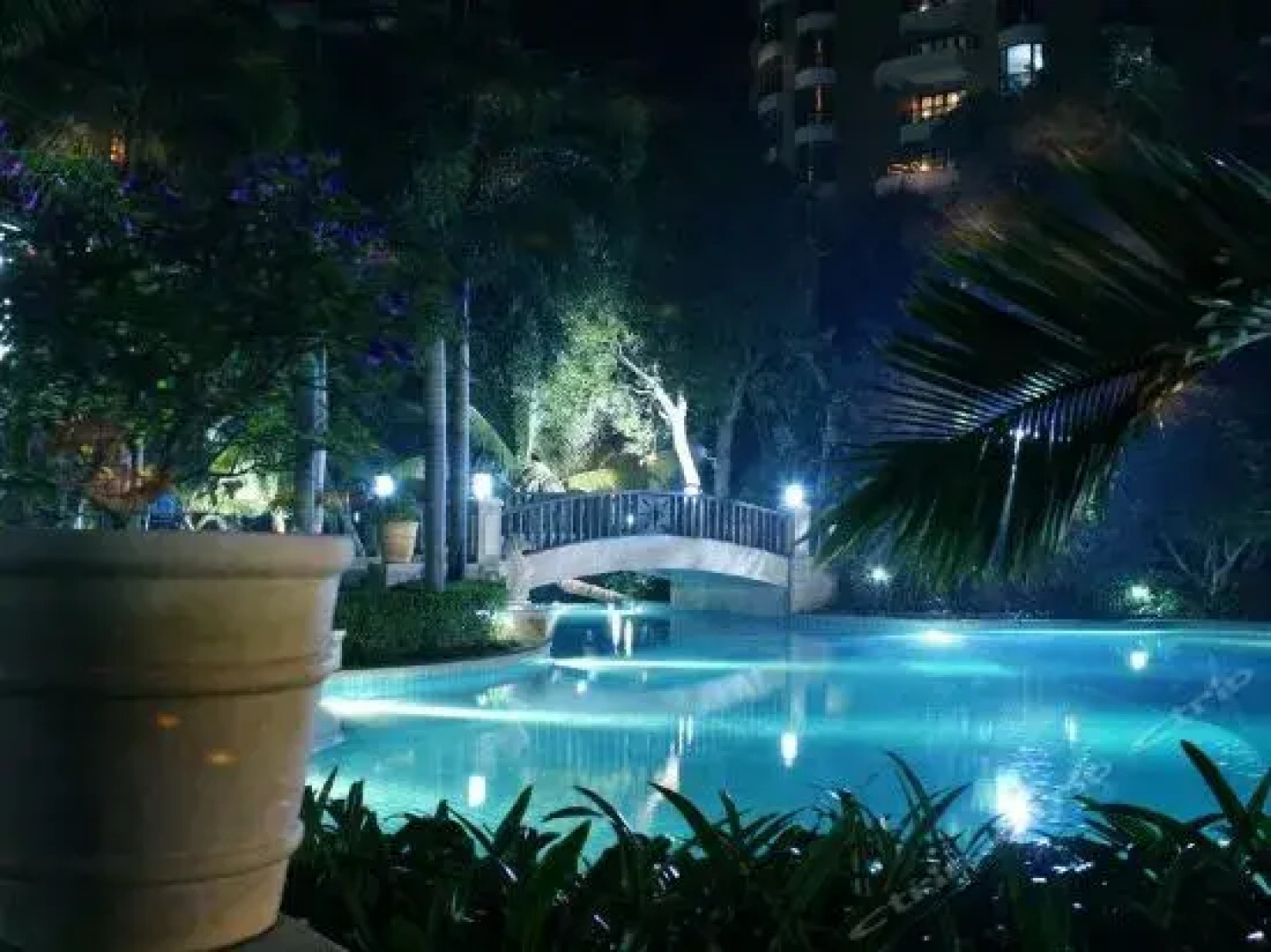 Dream Plus Apart Hotel & Youth Hostel