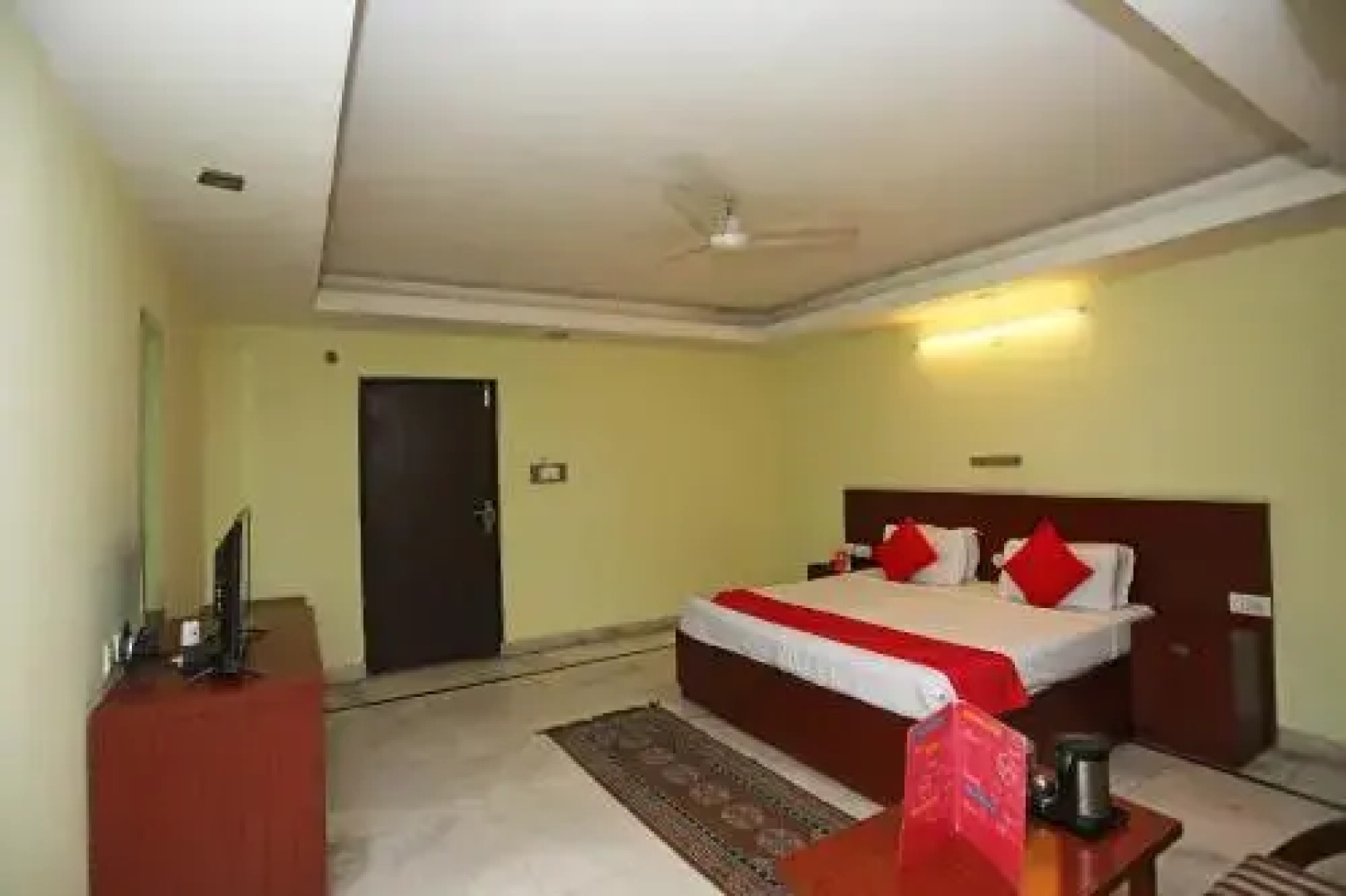 Oyo 23661 Hotel Swagat Palace
