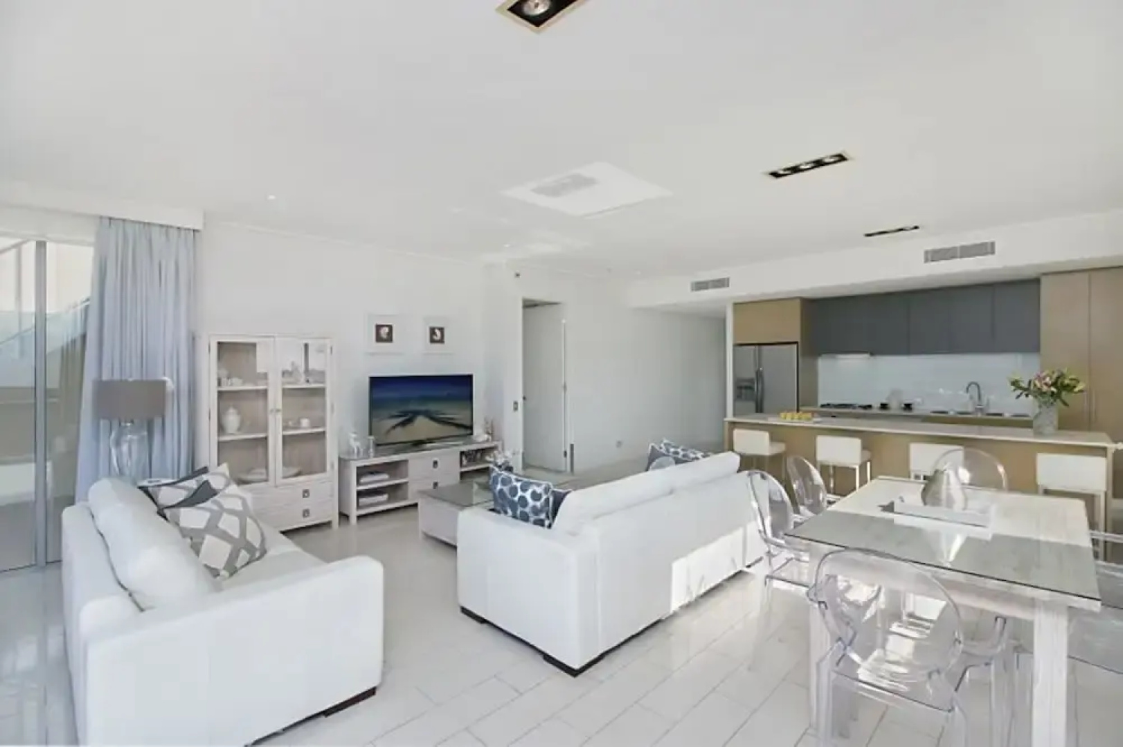 Luxury Bale Penthouse & Jacuzzi Spa 1328 North Culture