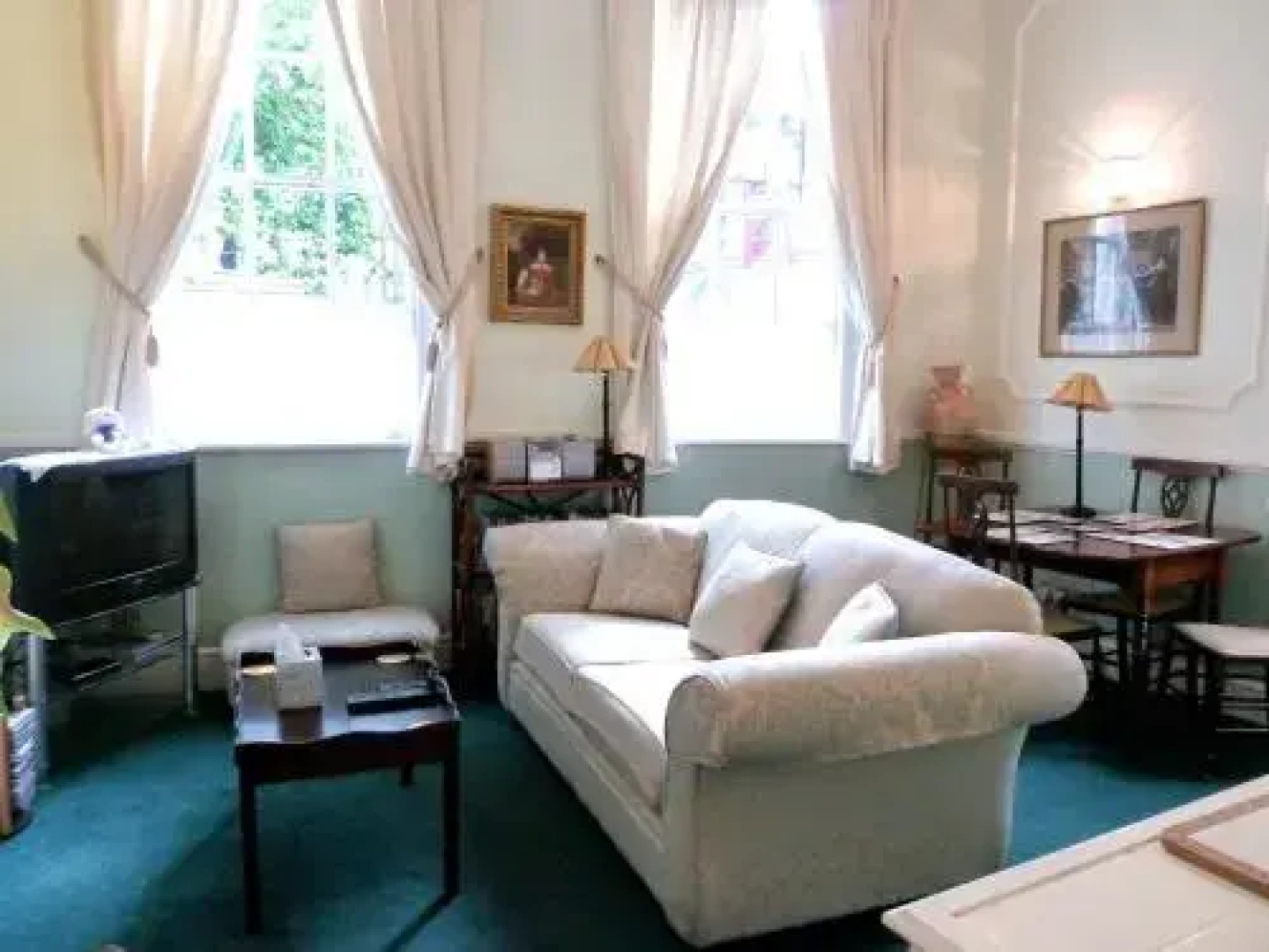 Crystal Palace Apartment