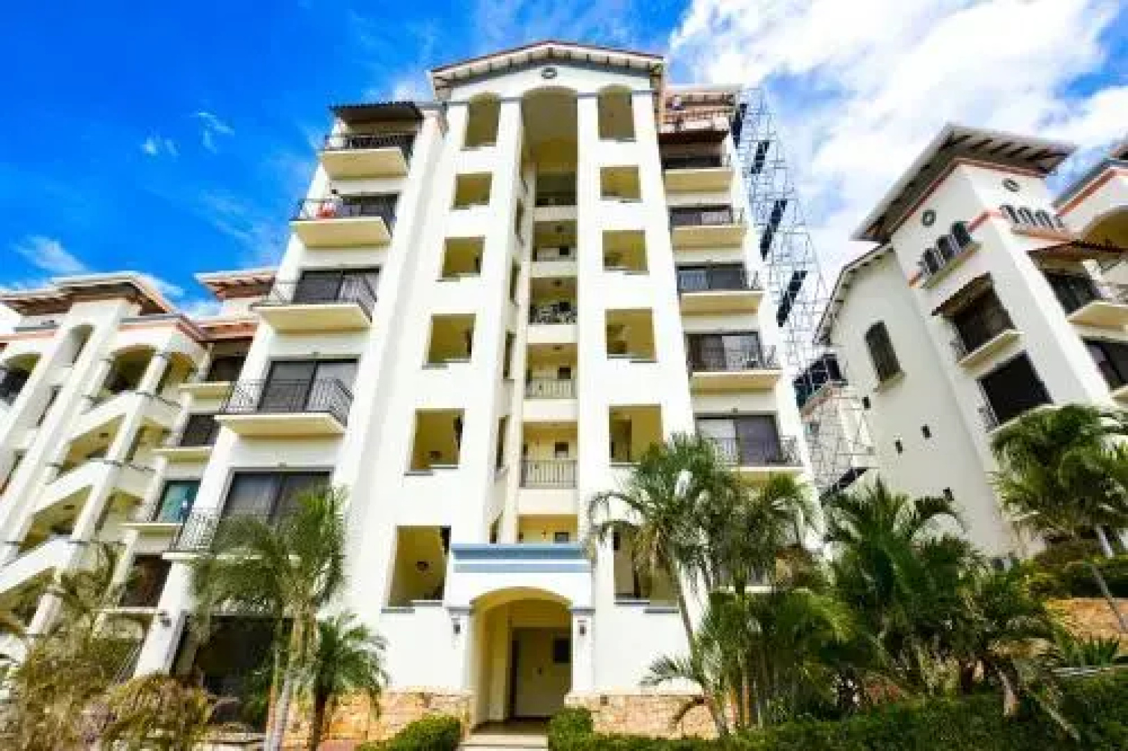 Luxury 2 bedroom condo with ocean view - Few steps from beach