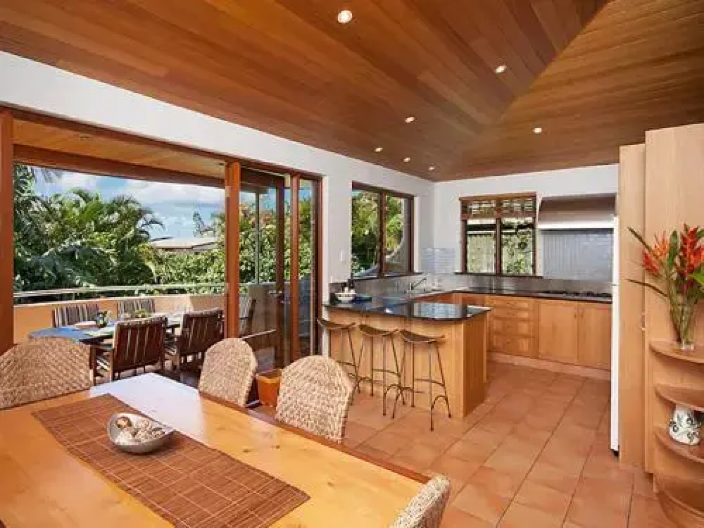 2/9 Marine Parade, Wategos Beach - Beachbound